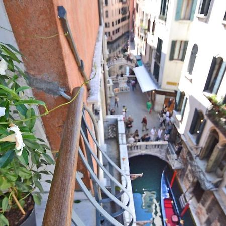 Ai Bareteri Luxury Canal View 베니스 외부 사진