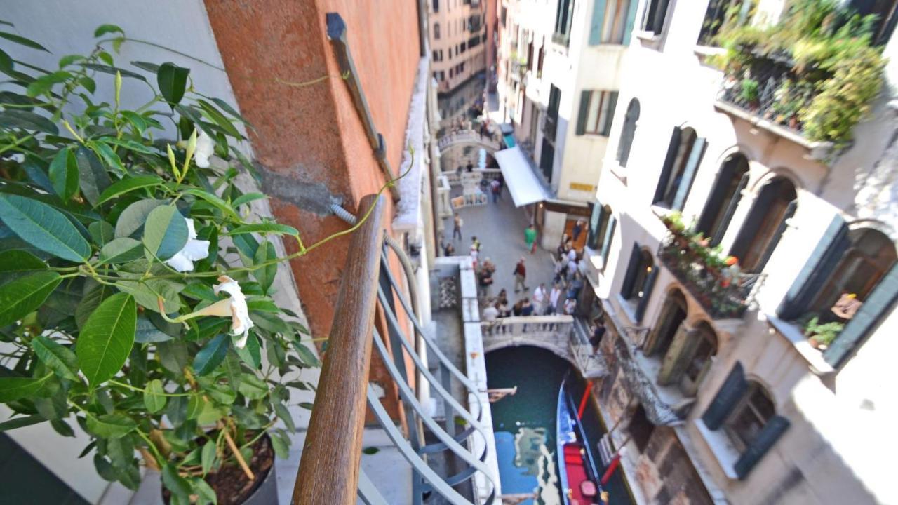 Ai Bareteri Luxury Canal View 베니스 외부 사진