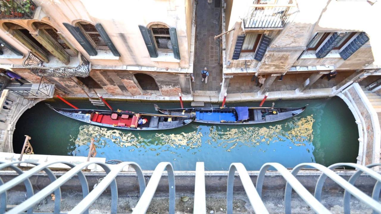 Ai Bareteri Luxury Canal View 베니스 외부 사진